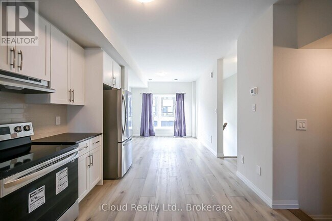 Photo - 720 Grey St