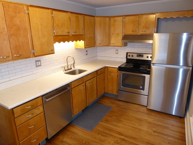 Building Photo - 56 Madison St Unit Apt B