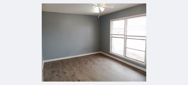 Photo - 1802 E 2nd St