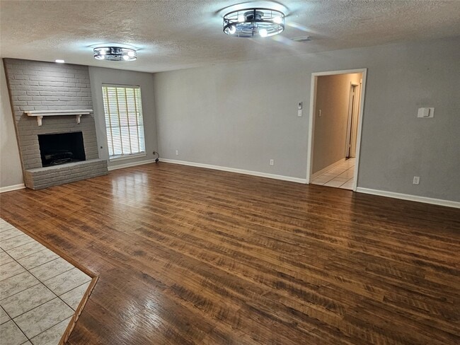Photo - 2701 Henderson Ln