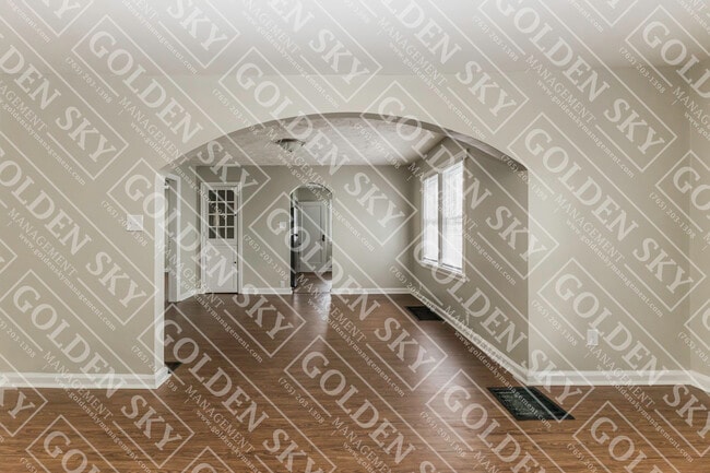 Photo - 206 W 13th St