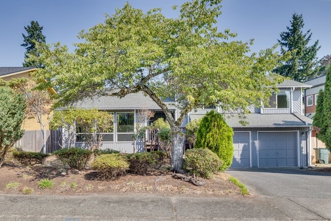 Building Photo - Nice and quiet neighborhood in Bellevue sc... Rental