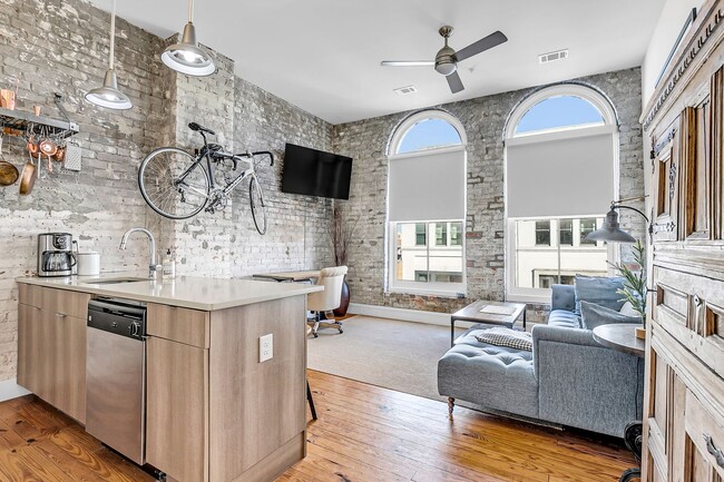 Photo - 219 West Broughton