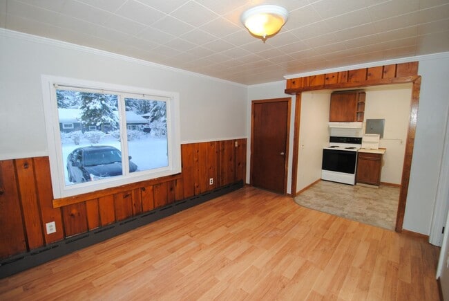 B St (505) - B St (505) Apartment Unit B