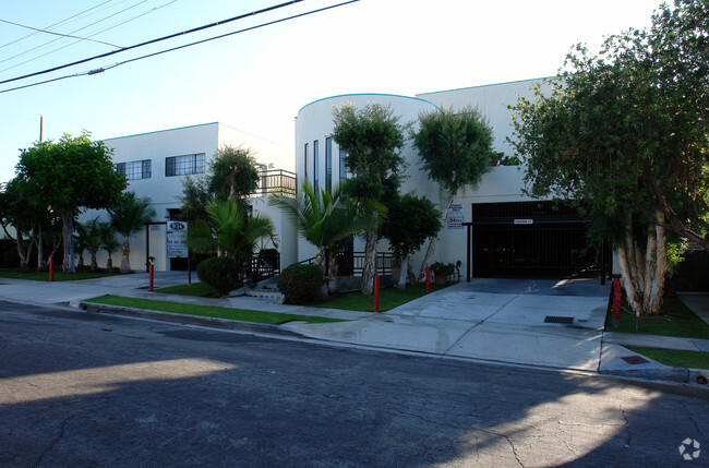 Building Photo - 934 N Cedar St Rental
