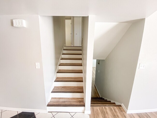 Photo - 1519 E Laguna Dr