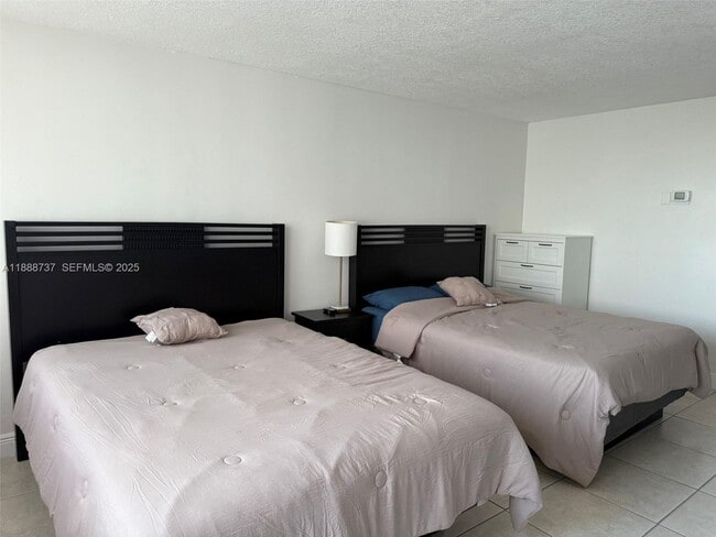 Building Photo - 19201 Collins Ave Unit 841