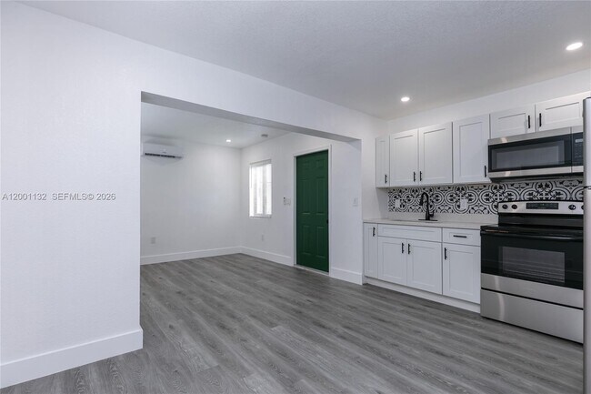 Photo - 6125 SW 40th Ct Unit 4