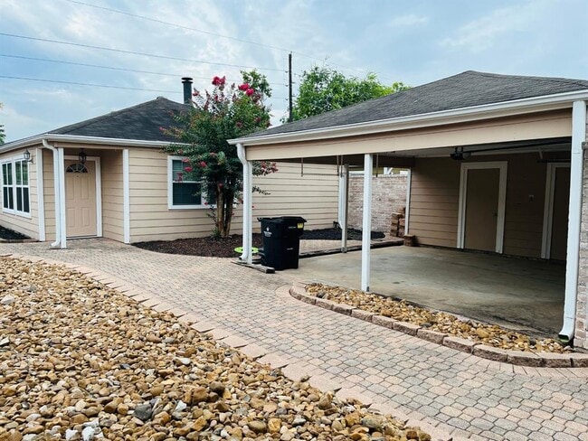 Building Photo - 16203 Ridgegreen Dr Rental