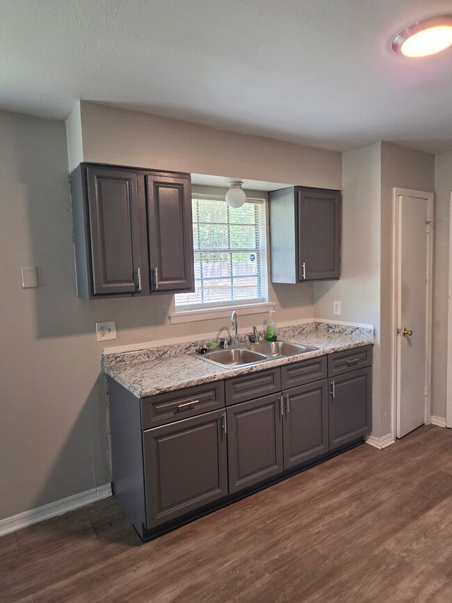 Photo - 1428 Hickory St