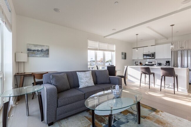 Photo - 917 Bennington St