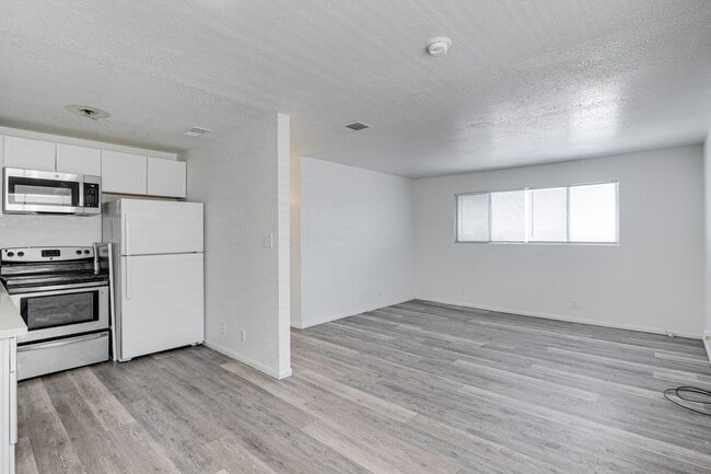 Photo - Bright & Spacious 2-Bedroom Condo in Las V...