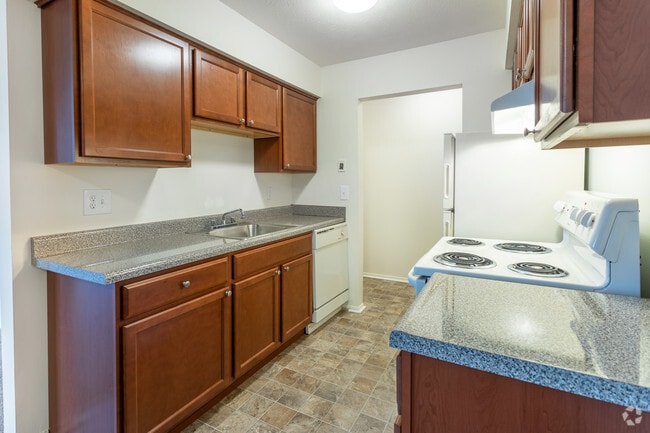 2 BR, 1.5 BA - 936 SF