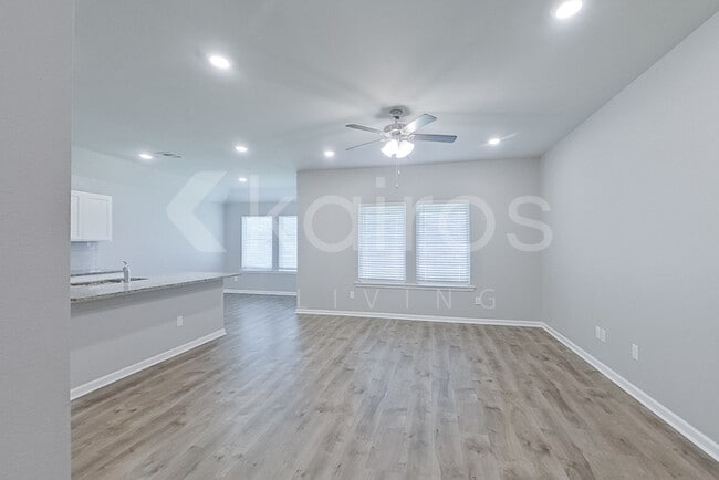 Photo - 200 Yardley Ct