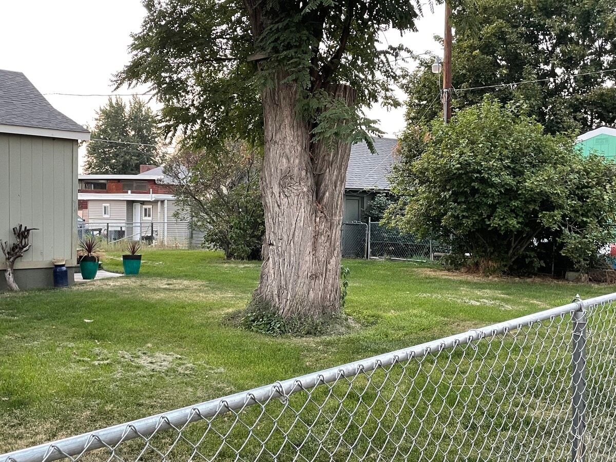 Photo - 3504 NE Riverside Ave