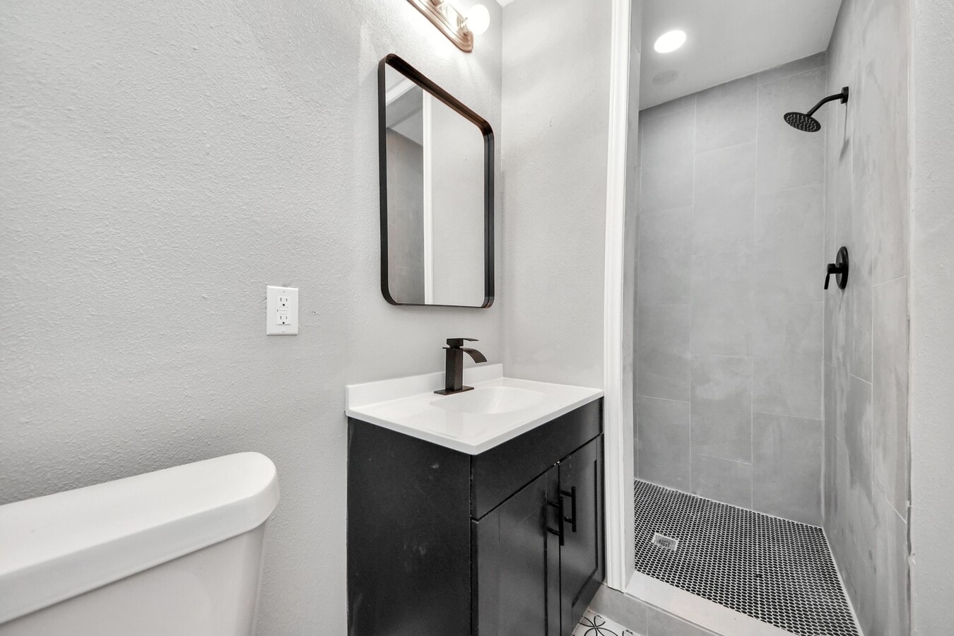 Photo - 710 Canary Cir