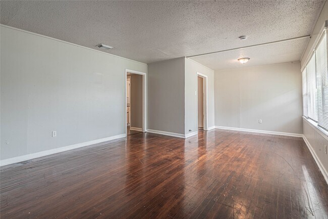 Photo - 5818 Glenhurst Dr