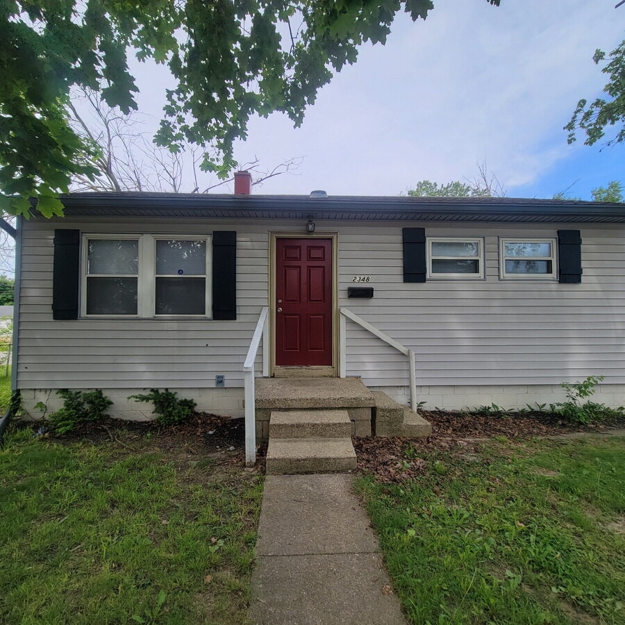 Garage and double lot! - Garage and double lot!