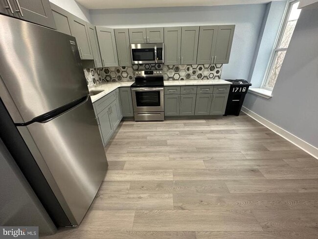 Photo - 1716 W Oxford St