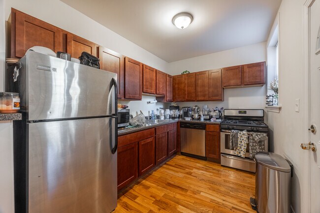 Photo - 626 W Cornelia Ave Unit E3
