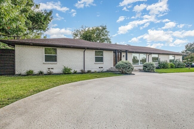 Photo - 5710 Forest Ln