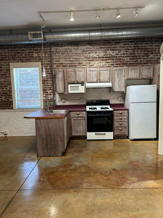 Kitchen - 505 S Main St Unit 505 South Main #202