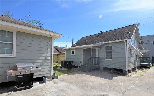 Photo - 6903 Palestine St