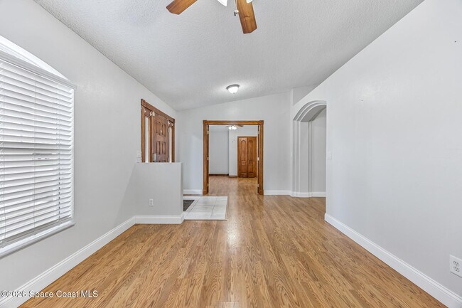 Photo - 6185 Degan Rd