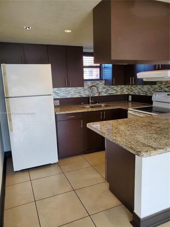 Photo - 8290 Lake Dr Unit 303