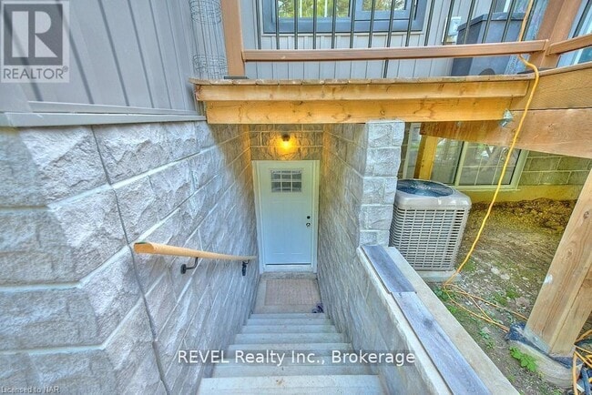 Photo - 491 Geneva St