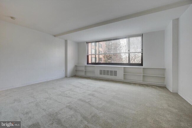 Building Photo - 1011 Arlington Blvd Unit 403