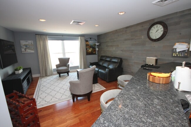 Photo - 25 High St Unit #306