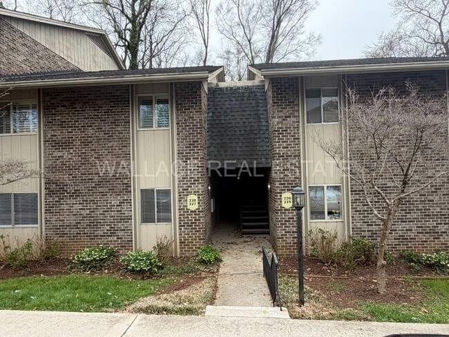 Building Photo - FANTASTIC 2 BEDROOM, 2 BATH CONDO IN THE HEART OF SEQUOYAH HILLS!!