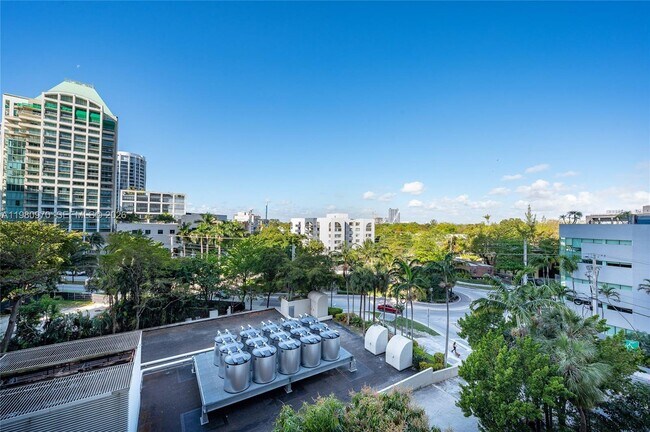 Photo - 2678 Tigertail Ave Unit 413