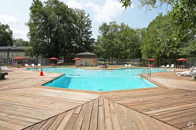 Cloverleaf Lake Townhouse Apartments