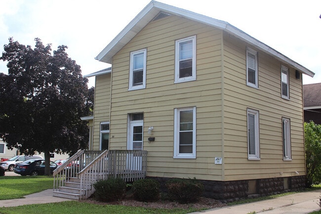 201 W 6th St