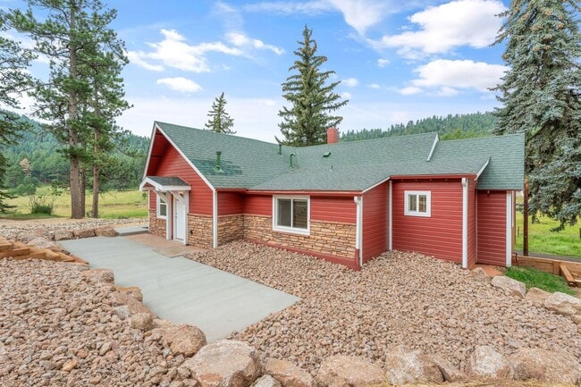 Building Photo - 3 BEDROOM, 3 BATH+ BONUS ROOMS ON RANCH IN... Rental