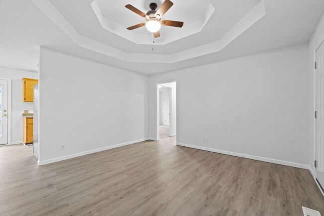 Photo - 941 Crabapple Ln
