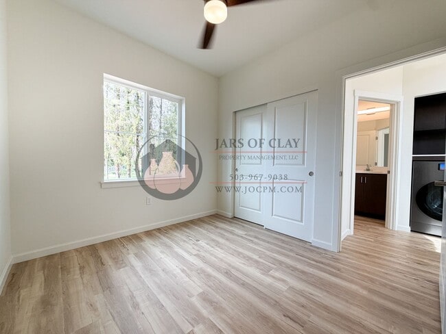 Photo - 2584 Gilbert St S