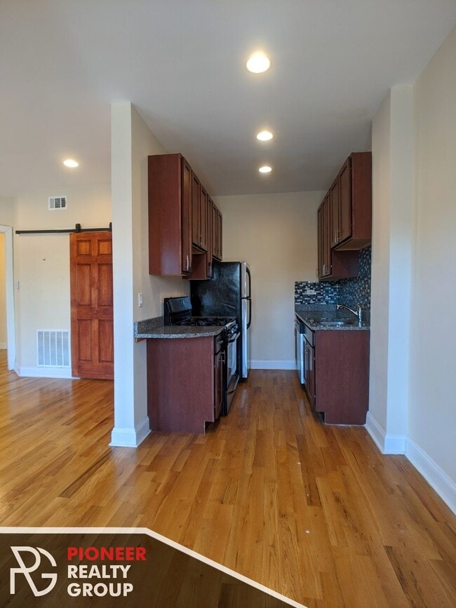 Photo - 2234 W Wilson Ave Unit 204