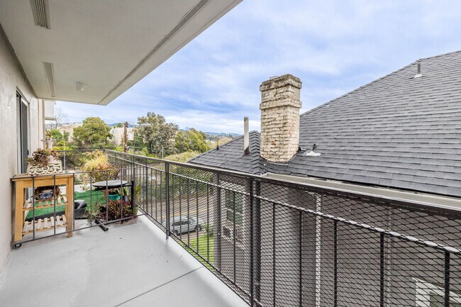 Photo - 345 MacArthur