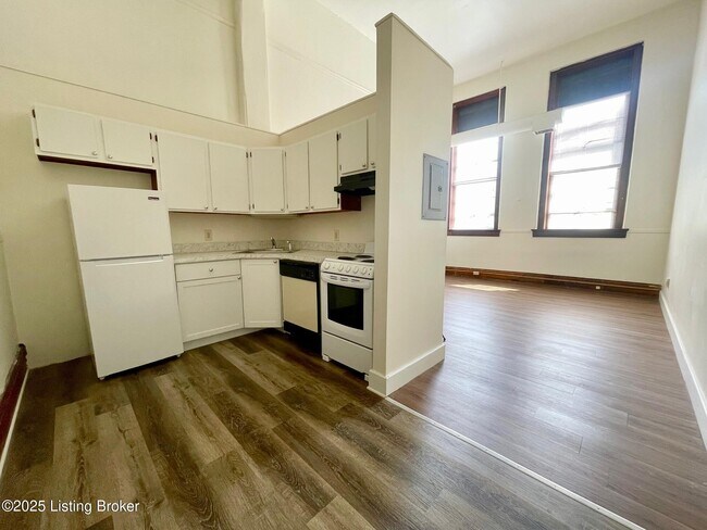 Photo - 1107 E Kentucky St Unit 5