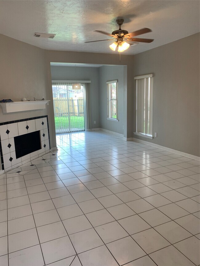 Building Photo - 4018 Timber Corner