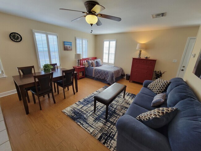 Photo - 3223 Whitman Way