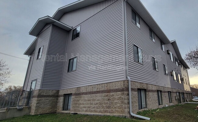 Photo - 131 Cedar St E Unit 303