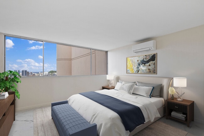 Photo - 555 University Ave