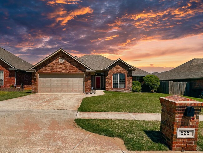 Absolutely Gorgeous Home in Moore with Spa... - Absolutely Gorgeous Home in Moore with Spa...
