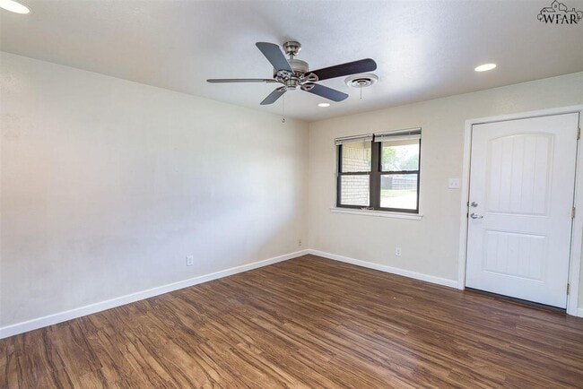 Photo - 4004 Hooper Dr