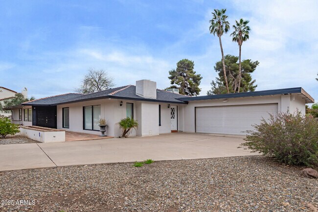 5401 E Exeter Blvd
