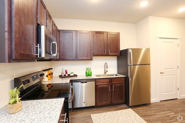 1BR, 1BA - 725 SF